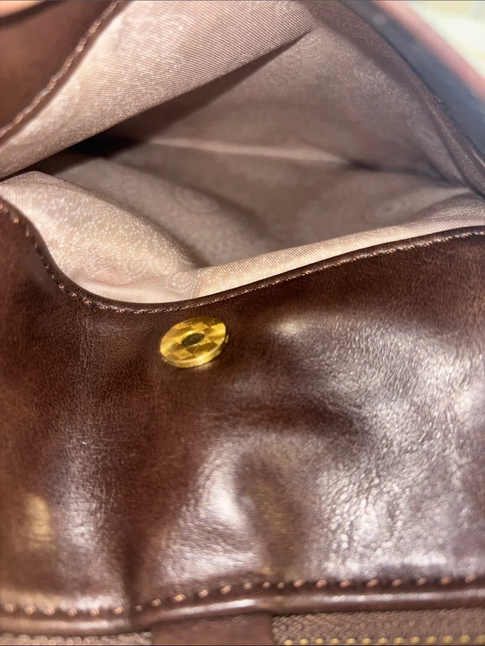Joy Susan compact leather
